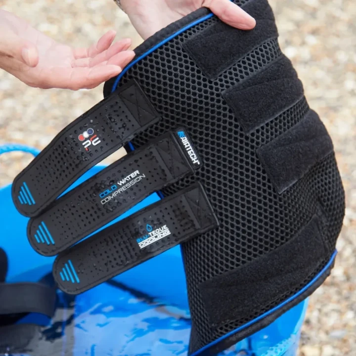 cold-water-compression-boots-1050sblk-781103_1600x.webp