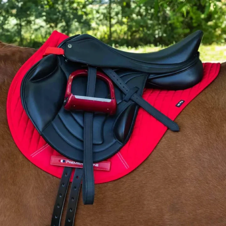 Close-Contact-Cotton-Cross-Country-Pad-Red-2_Lifestyle_-V2_768x.webp