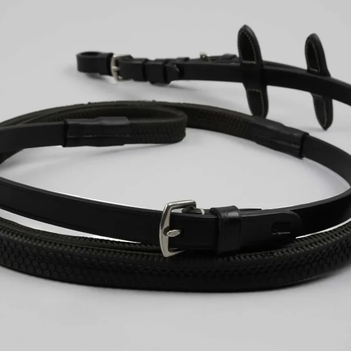 Cassano-Rubber-Reins-Black-4_3bd73841-013e-48ad-bce5-6de6d790a2c3_1600x.webp