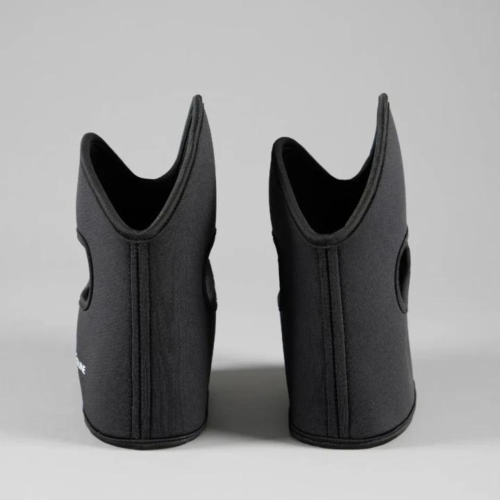 stirrup-covers-black-5_1600x.webp