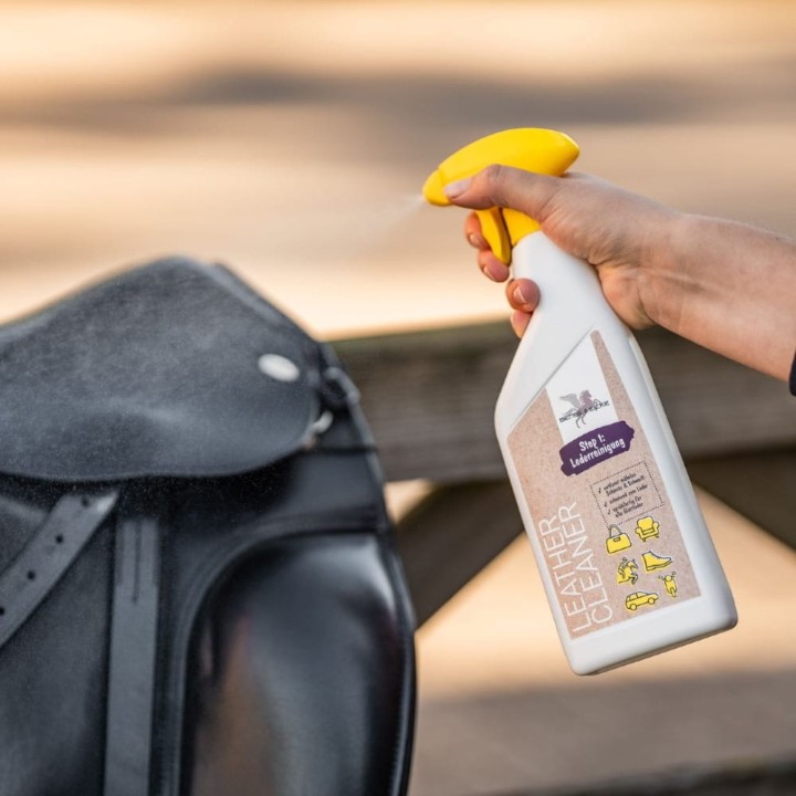 Bense&amp;amp;Eicke_Leather_Cleaner - Step 1
