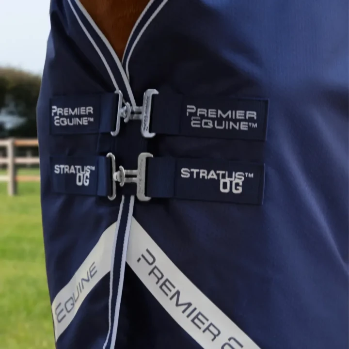 stratus-600-series-original-turnout-rug-navy-3_1600x.webp