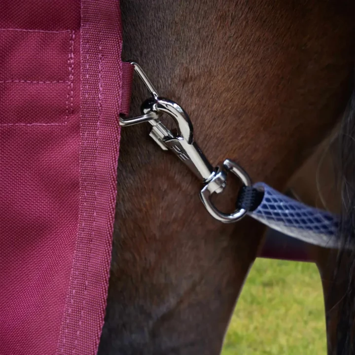 stratus-1200-series-400g-turnout-rug-with-classic-neck-cover-burgundy-5-300600_1600x.webp