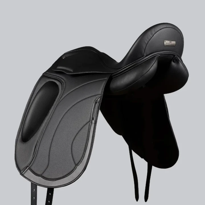 Montpellier-Synthetic-Monoflap-Dressage-Saddle-black-4_1600x.webp