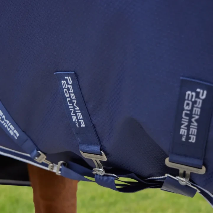 stratus-600-series-100-turnout-rug-navy-5_1600x.webp