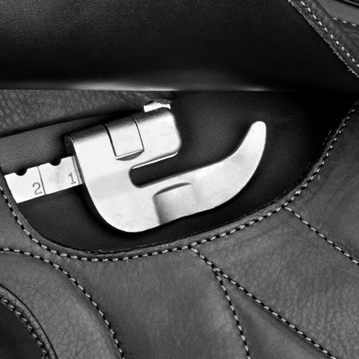 Bates_InnovaMono+StirrupBar_CBLK.jpg